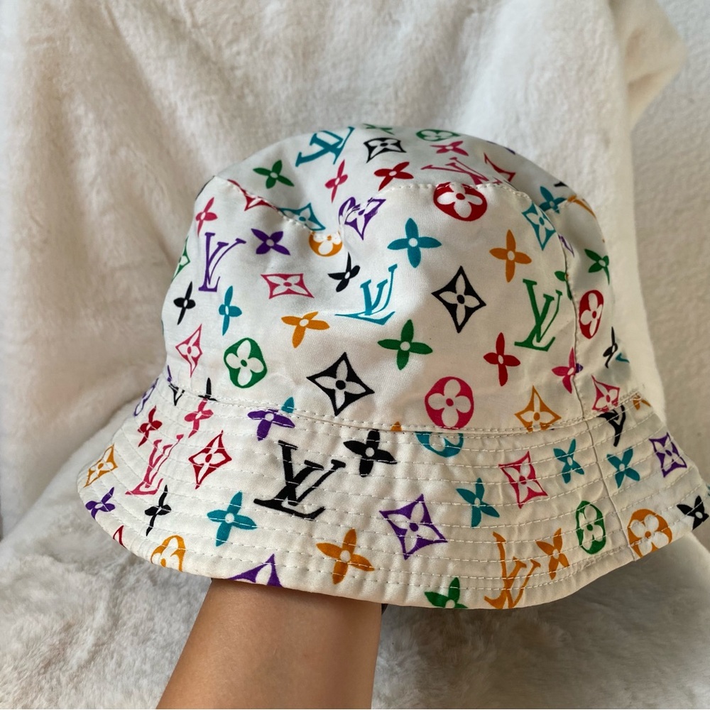 Louis Vuitton FAUX Monogram Bucket Hat - Picture 5 of 8